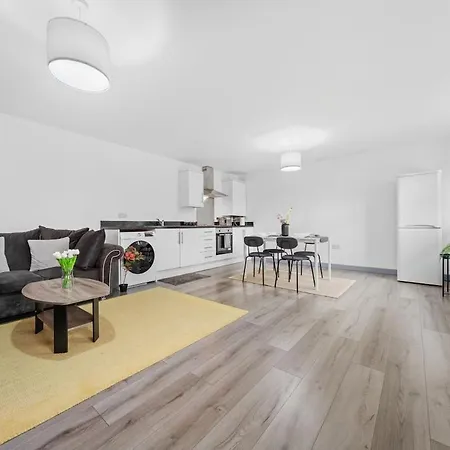 Luxury 2 Bedroom In West Yorkshire Apartment *